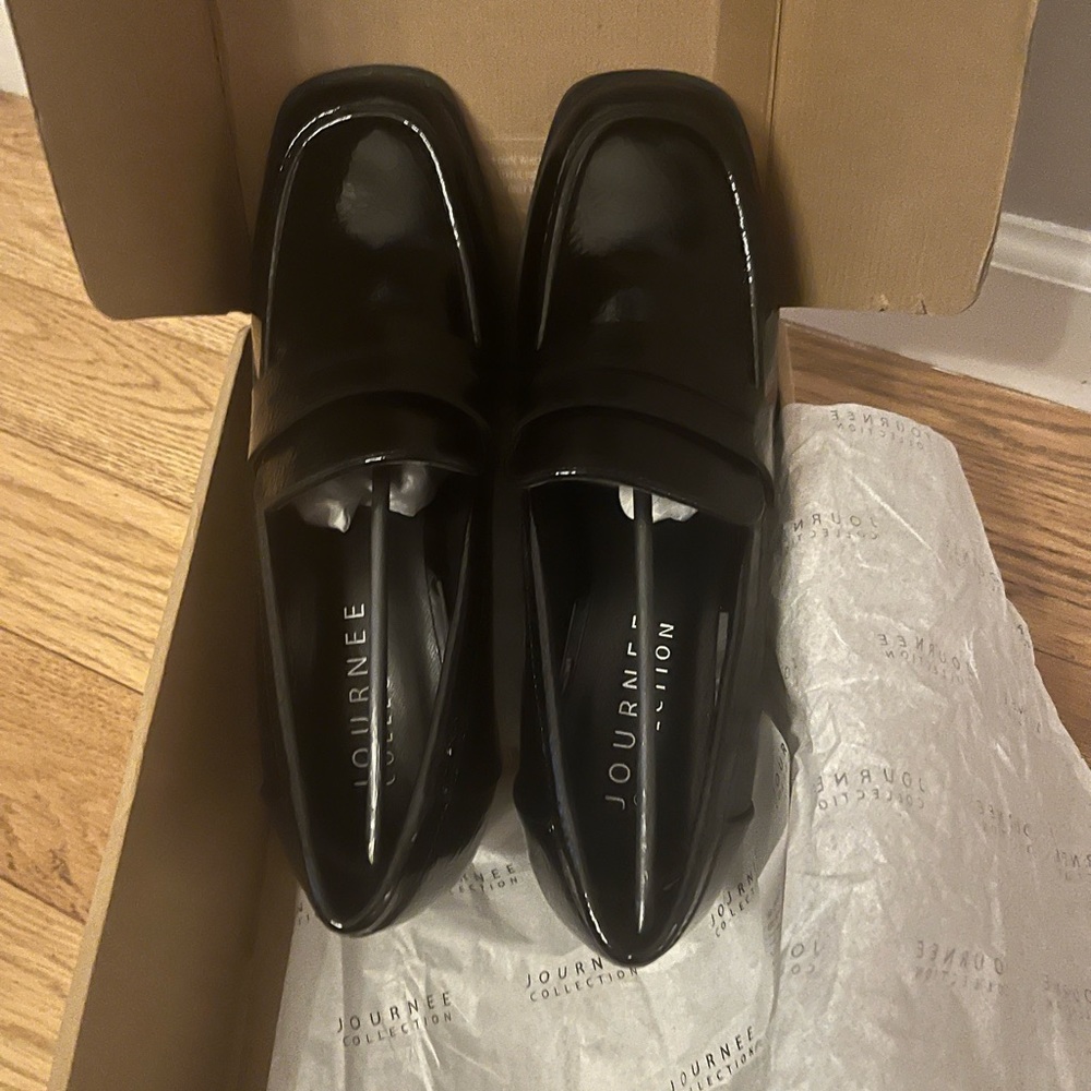 Journee Black Loafer Pumps